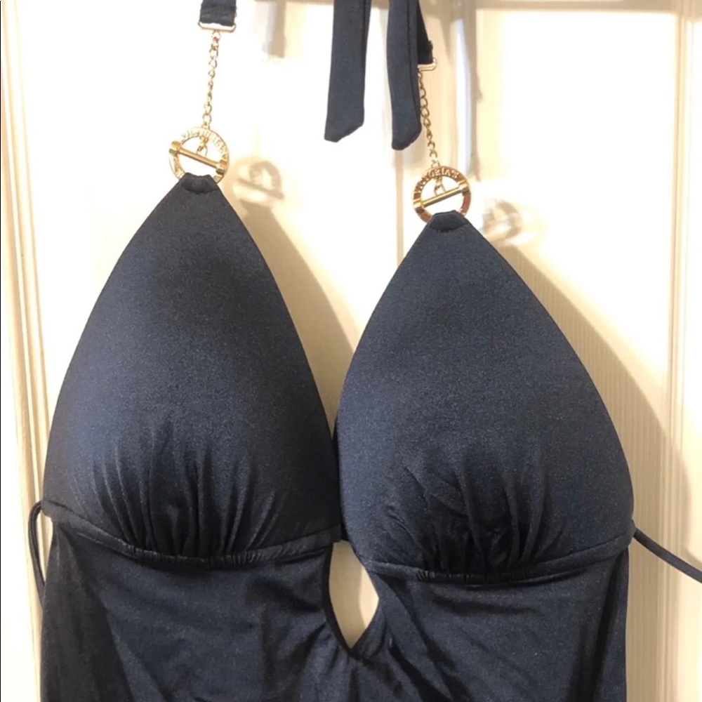 Victoria’s Secret tankini top size large